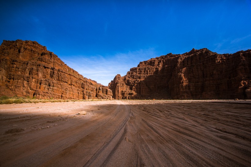 点击大图看下一张：新疆温宿大峡谷风景图片