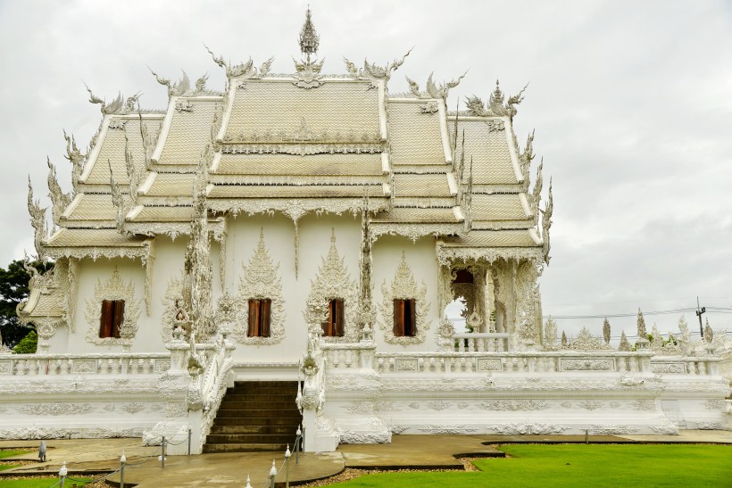 点击大图看下一张：泰国清莱灵光寺风景图片