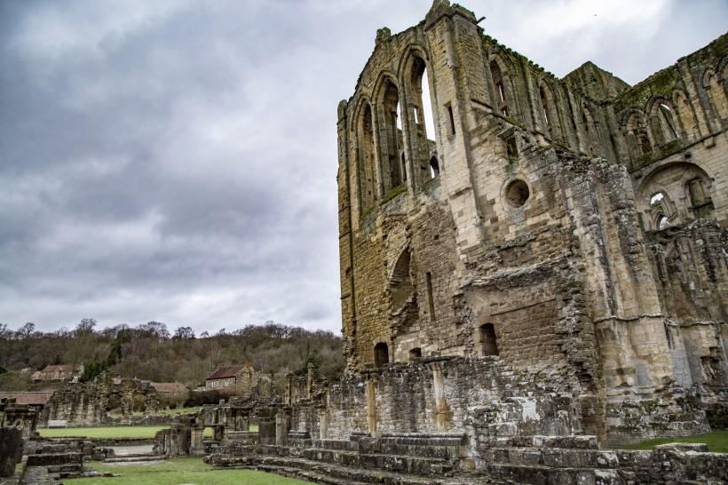 点击大图看下一张：英国里沃兹修道院建筑风景图片