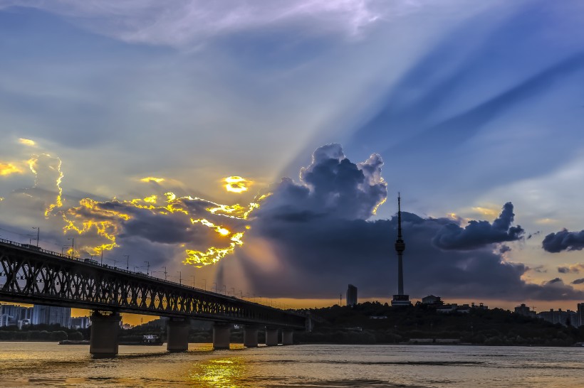 点击大图看下一张：武汉长江大桥风景图片