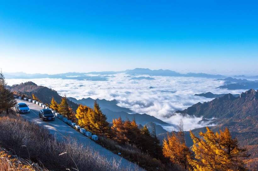 点击大图看下一张：河北雾灵山迷人秋色图片