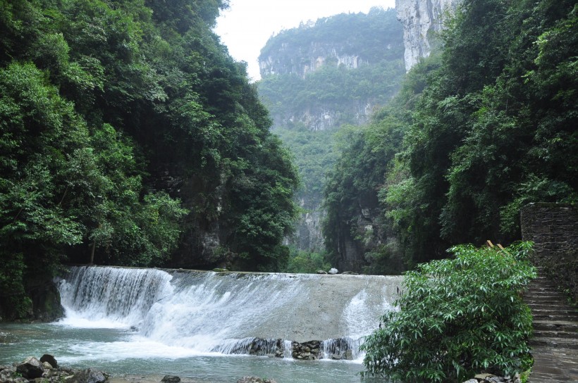 点击大图看下一张：重庆武隆天坑风景图片