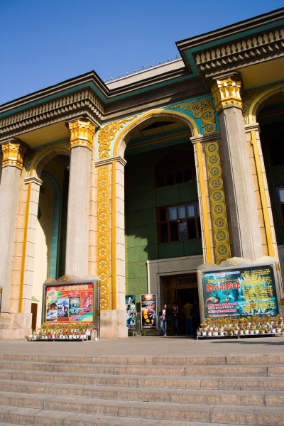 点击大图看下一张：新疆乌鲁木齐人民剧场图片