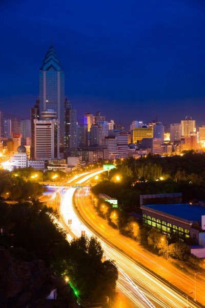 点击大图看下一张：新疆乌鲁木齐夜景图片