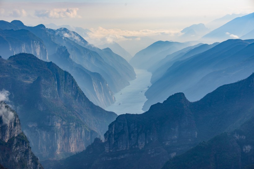 点击大图看下一张：长江巫峡风光图片