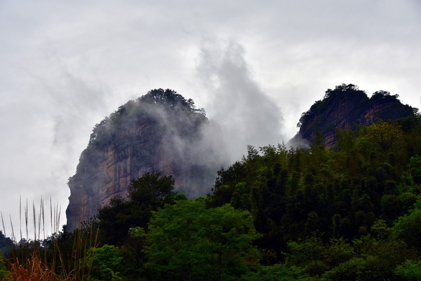 点击大图看下一张：福建武夷山风景图片