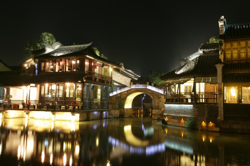 点击大图看下一张：浙江桐乡乌镇夜景图片