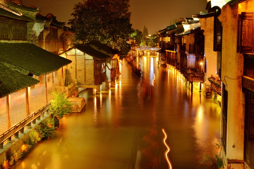 点击大图看下一张：浙江嘉兴乌镇夜景图片
