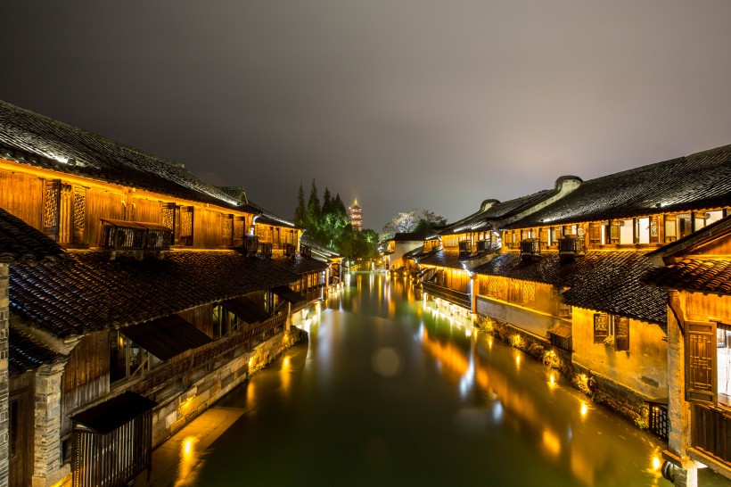 点击大图看下一张：江南水乡浙江乌镇夜景图片