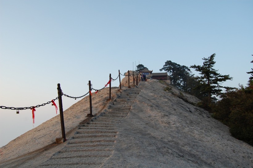 点击大图看下一张:西安华山图片