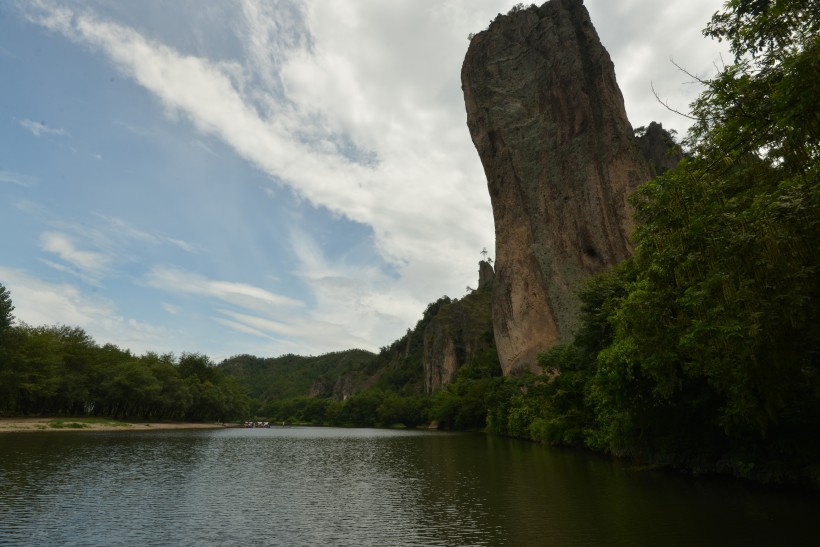 点击大图看下一张：浙江丽水仙都风景区图片