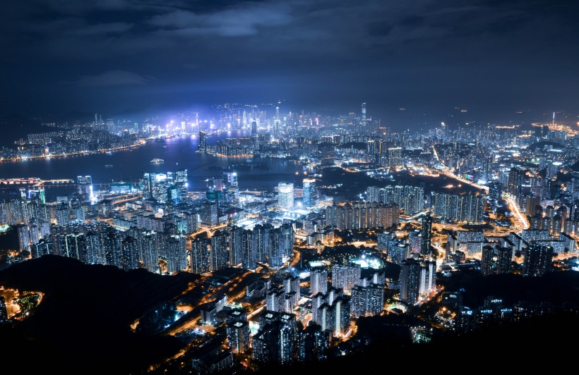 点击大图看下一张：灯火通明的香港夜景图片