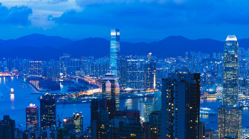 点击大图看下一张：灯火通明的香港夜景图片