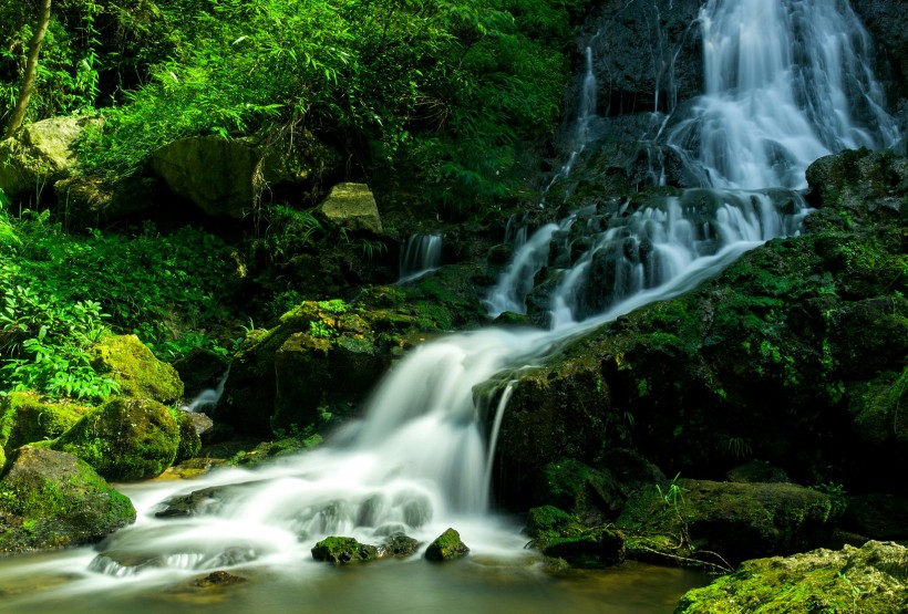 点击大图看下一张：贵州香火岩的溪水风景图片