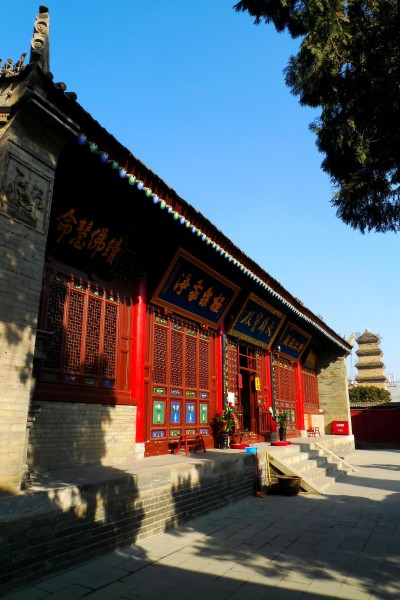 点击大图看下一张：陕西西安香积寺风景图片