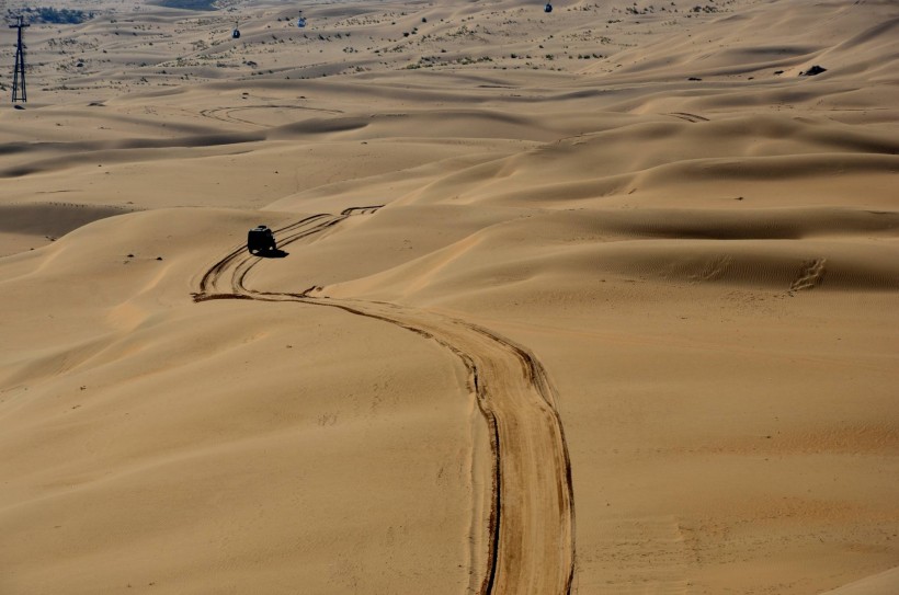 点击大图看下一张：内蒙古鄂尔多斯响沙湾风景图片