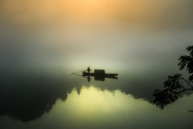 点击大图看下一张：雾漫小东江风景图片