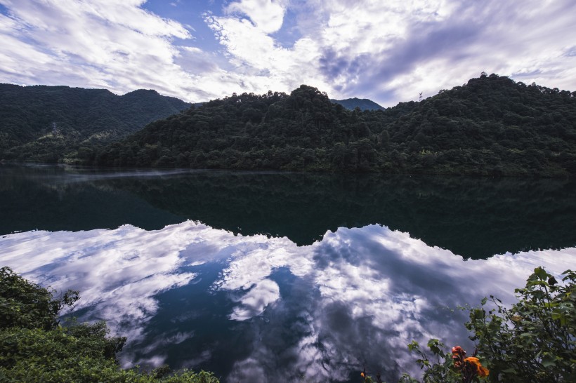 点击大图看下一张：湖南小东江风景图片