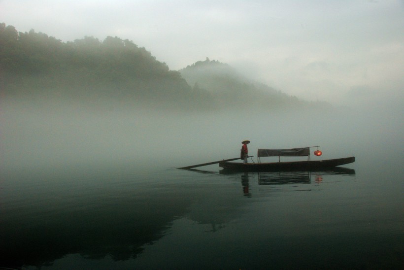 点击大图看下一张：湖南小东江风景图片