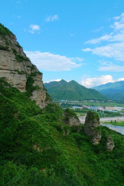 点击大图看下一张：陕西凤县消灾寺风景图片