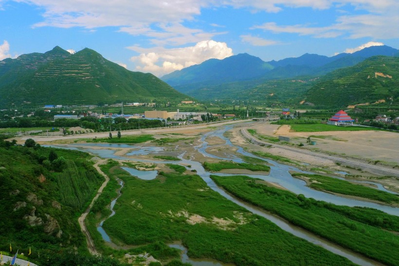 点击大图看下一张：陕西凤县消灾寺风景图片