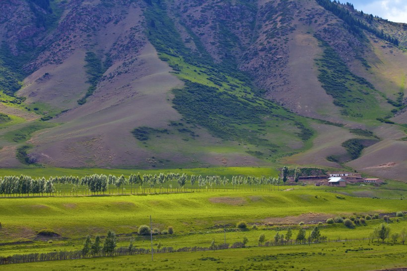 点击大图看下一张：新疆夏特古道风景图片