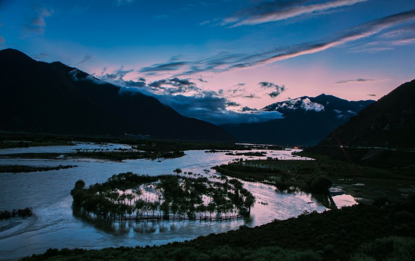 点击大图看下一张：西藏尼洋河风景图片