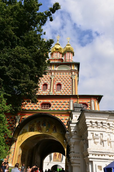 点击大图看下一张：俄罗斯莫斯科谢尔盖修道院风景图片