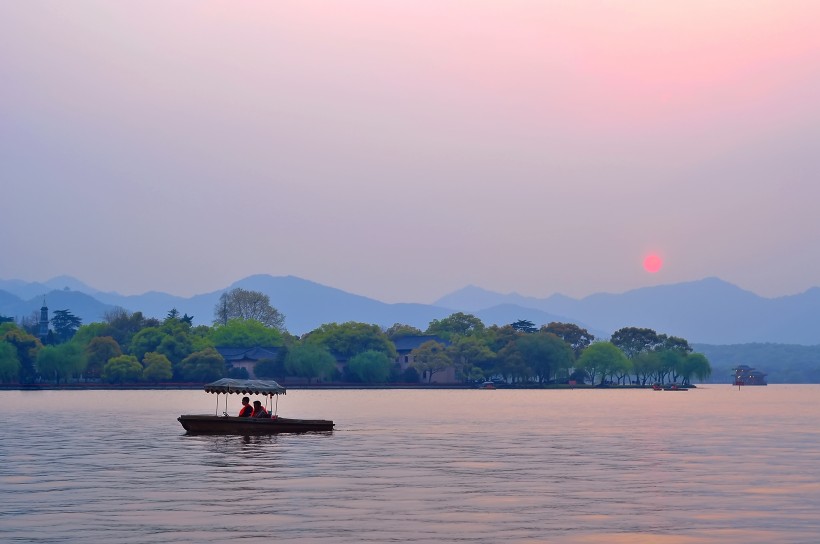 点击大图看下一张：浙江杭州西湖夜景图片