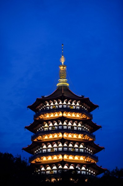 点击大图看下一张：杭州西湖雷峰塔图片