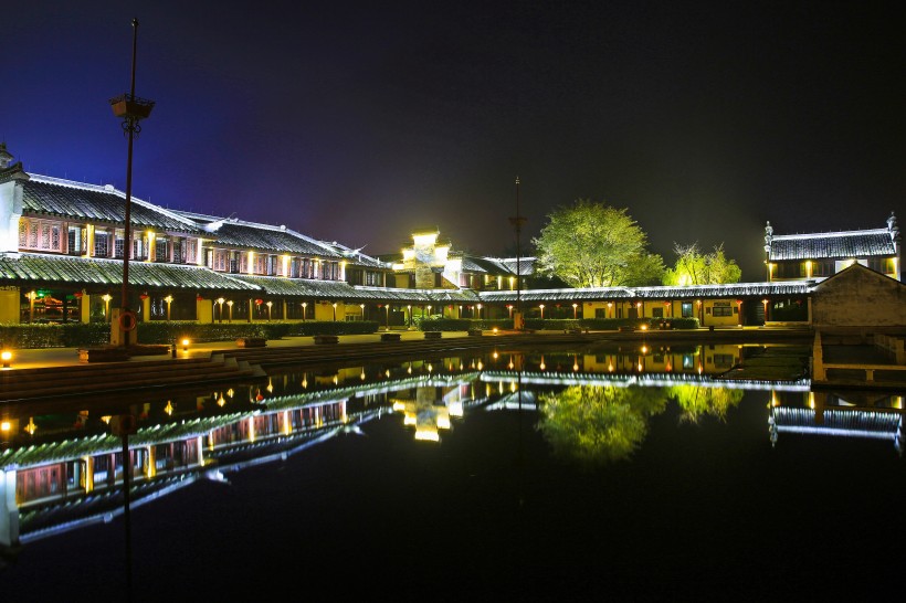 点击大图看下一张：浙江嘉兴西塘古镇西门夜景图片