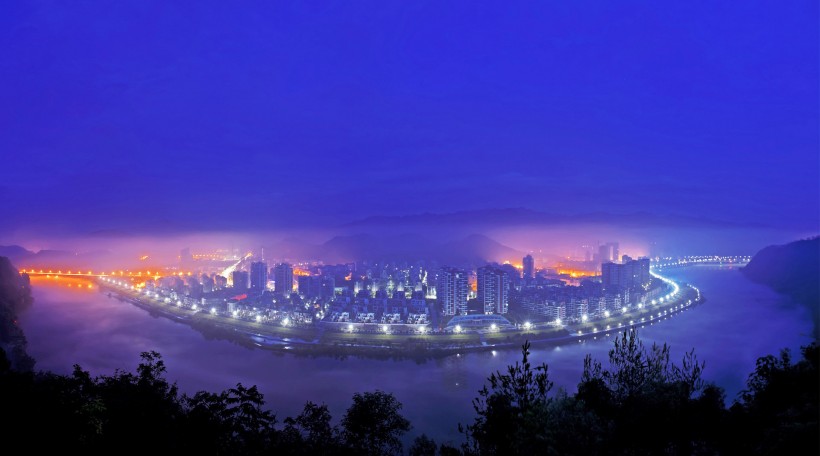 点击大图看下一张：浙江新安江风景图片