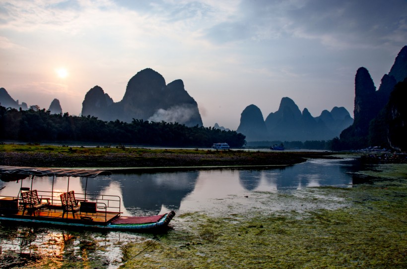 点击大图看下一张：广西桂林兴坪山水风景图片