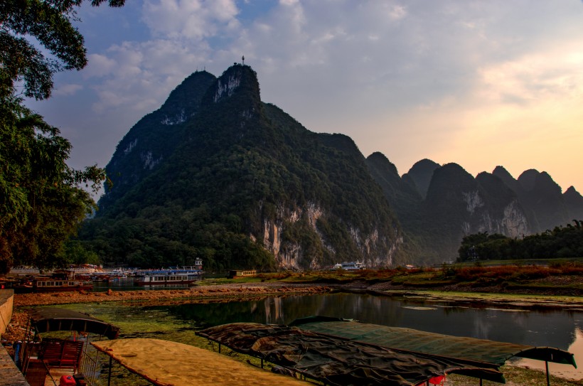 点击大图看下一张：广西桂林兴坪山水风景图片