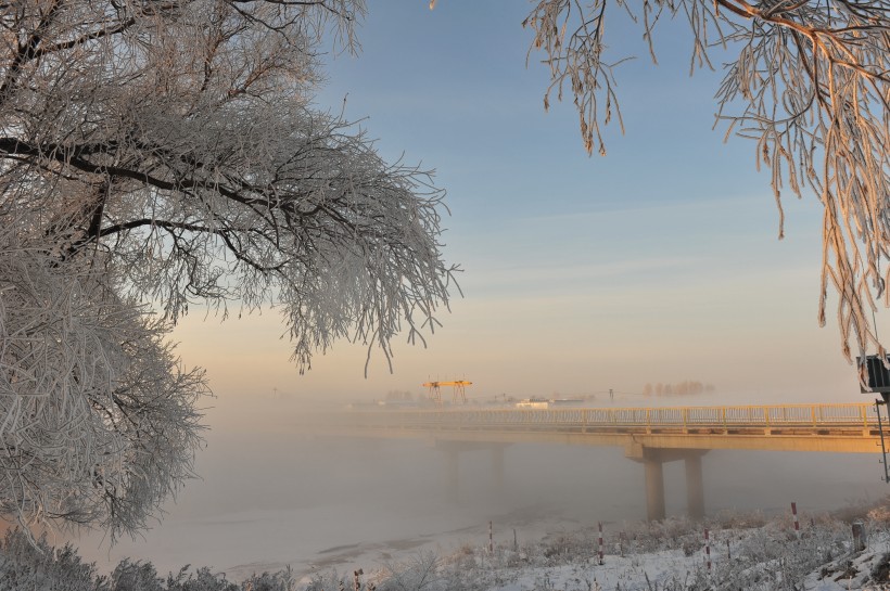 点击大图看下一张：贵州遵义新华桥雪景图片