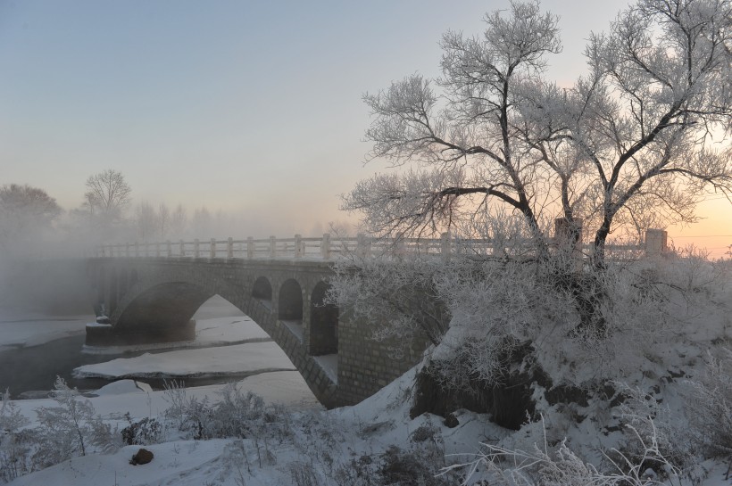 点击大图看下一张：贵州遵义新华桥雪景图片