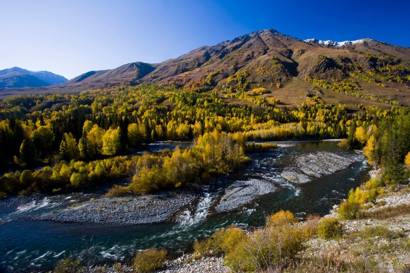 点击大图看下一张:新疆阿勒泰禾木图片