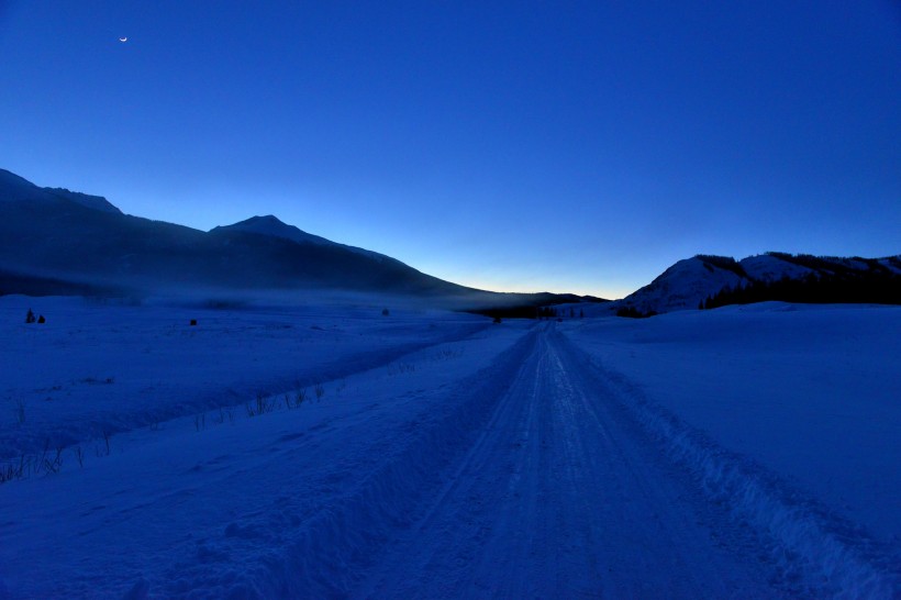 点击大图看下一张：夜幕下的新疆喀纳斯风景图片