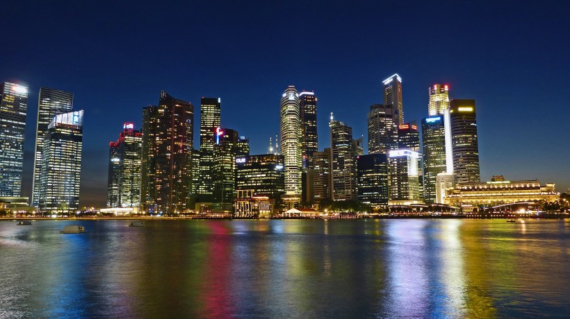 点击大图看下一张：新加坡优美城市夜景图片