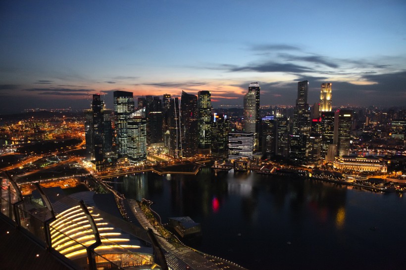 点击大图看下一张：新加坡优美城市夜景图片