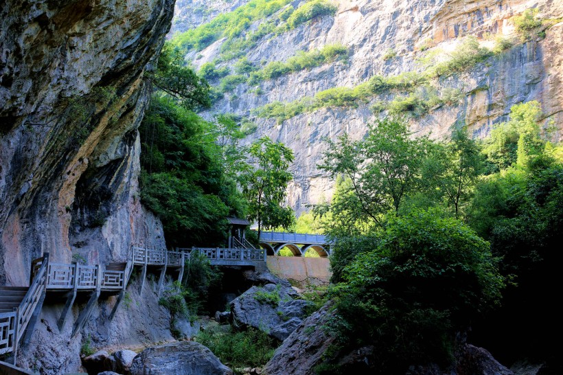 点击大图看下一张：成县西峡颂风景图片