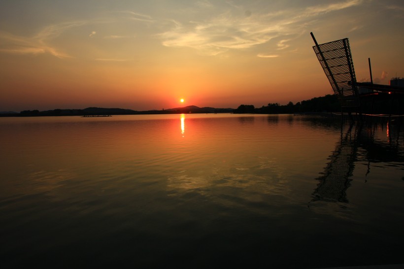 点击大图看下一张：江苏无锡蠡湖夕阳风景图片