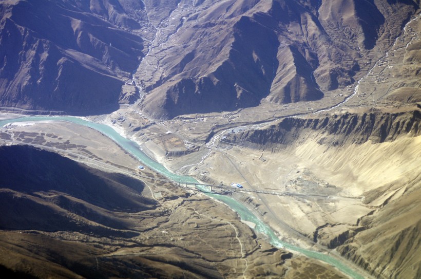 点击大图看下一张：西藏山脉风景图片
