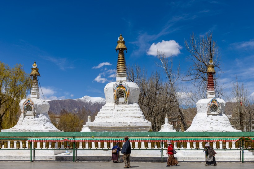 点击大图看下一张：西藏建筑风景图片
