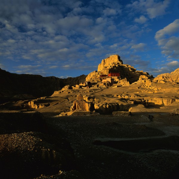 点击大图看下一张：西藏古格王国遗址图片