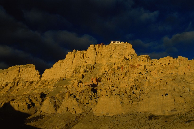点击大图看下一张：西藏古格王国遗址图片