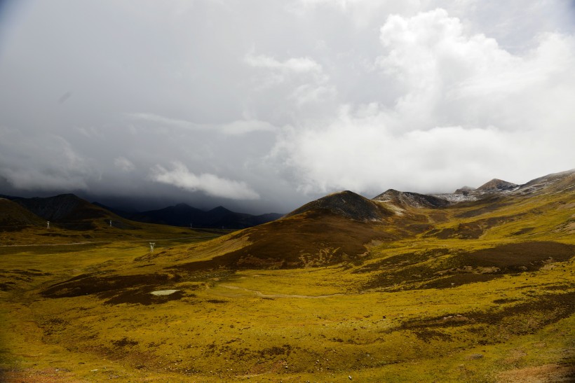 点击大图看下一张：西藏米拉山风景图片