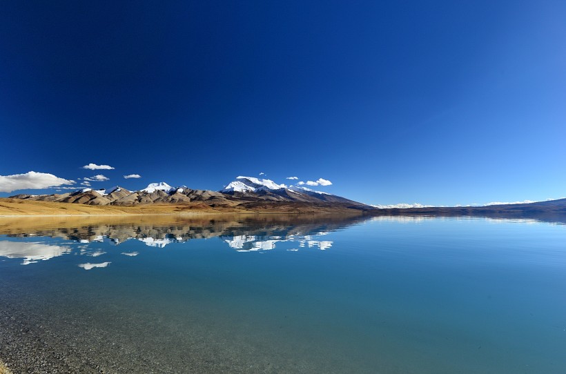 点击大图看下一张：西藏神山圣湖美景图片