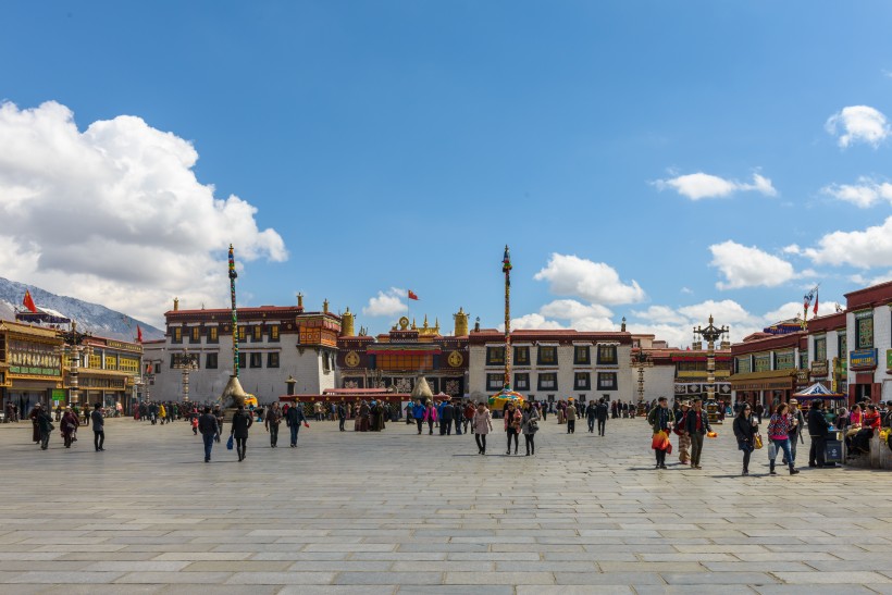 点击大图看下一张：西藏建筑风景图片