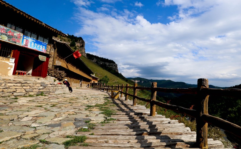 点击大图看下一张：山西悬空村风景图片